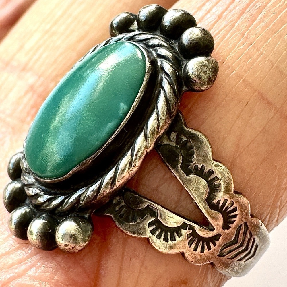 VTG Navajo Turquoise Ring Sz 7 Harvey Era Hand Stamped Band‎ Sterling Patina